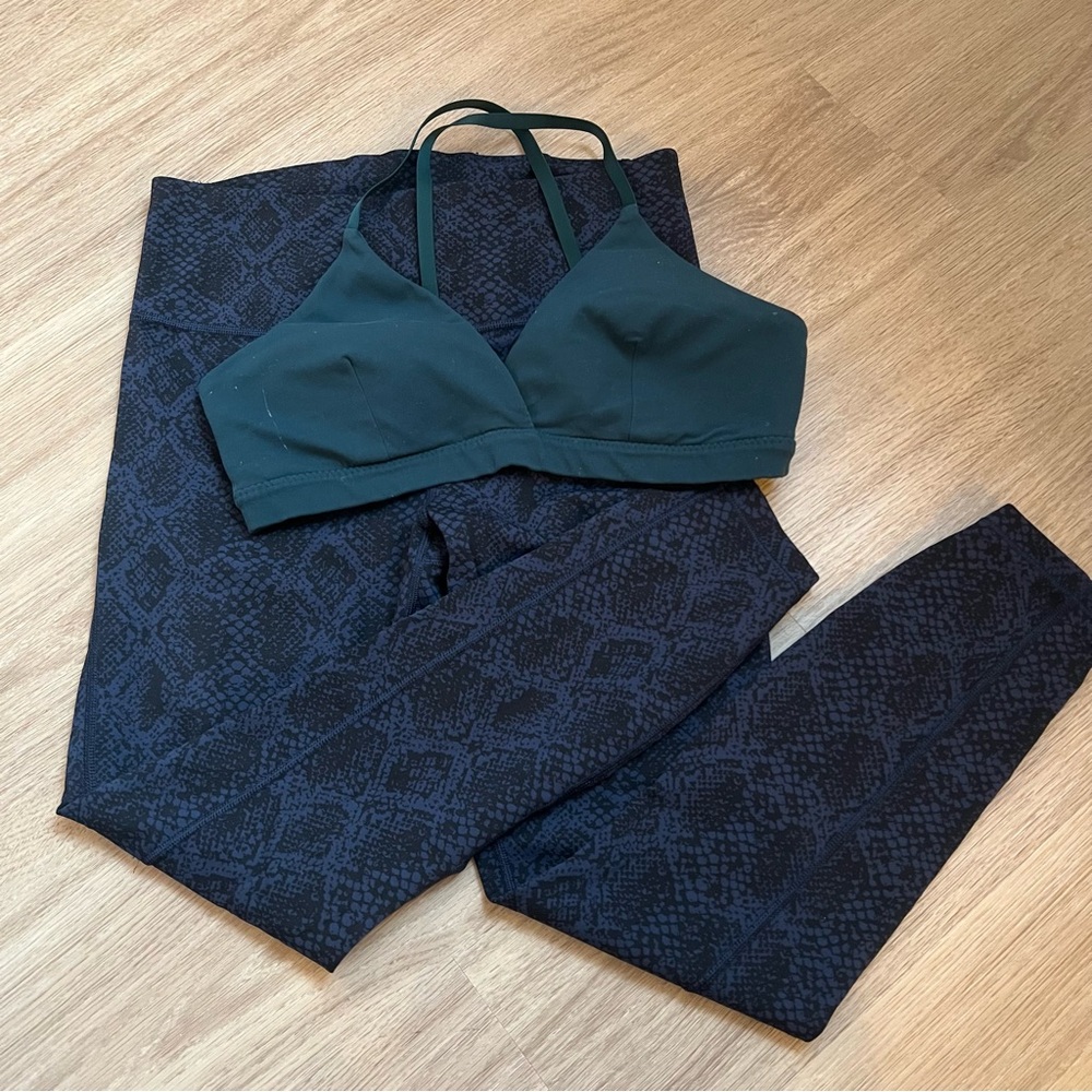 Athleta Dark Green Sports Bra and Snake Print Blue and Black Leggings